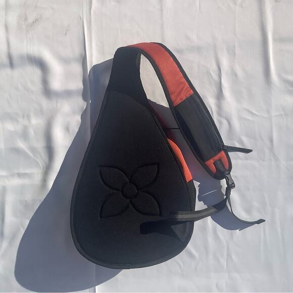 Sherpani Esprit Sling Bag - Picture 4 of 10